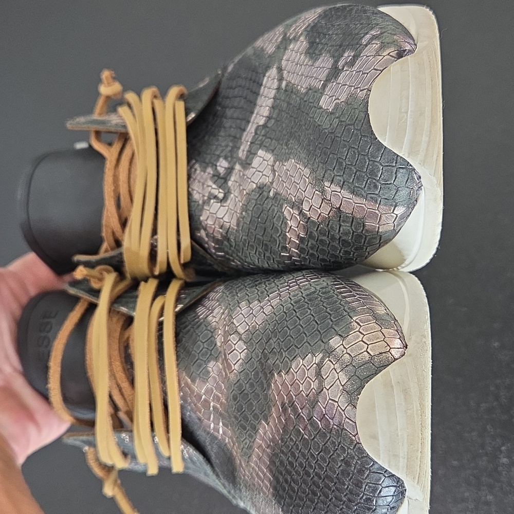 Esseutesse Python Leather Fringe Sneaker Size 39 … - image 7